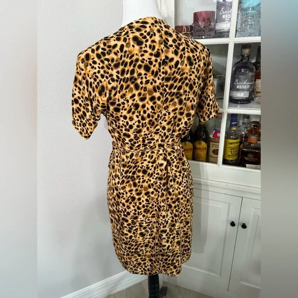 Aritzia Babaton Wallace Short Sleeve Wrap Dress V-neck Animal Print - Picture 5 of 8